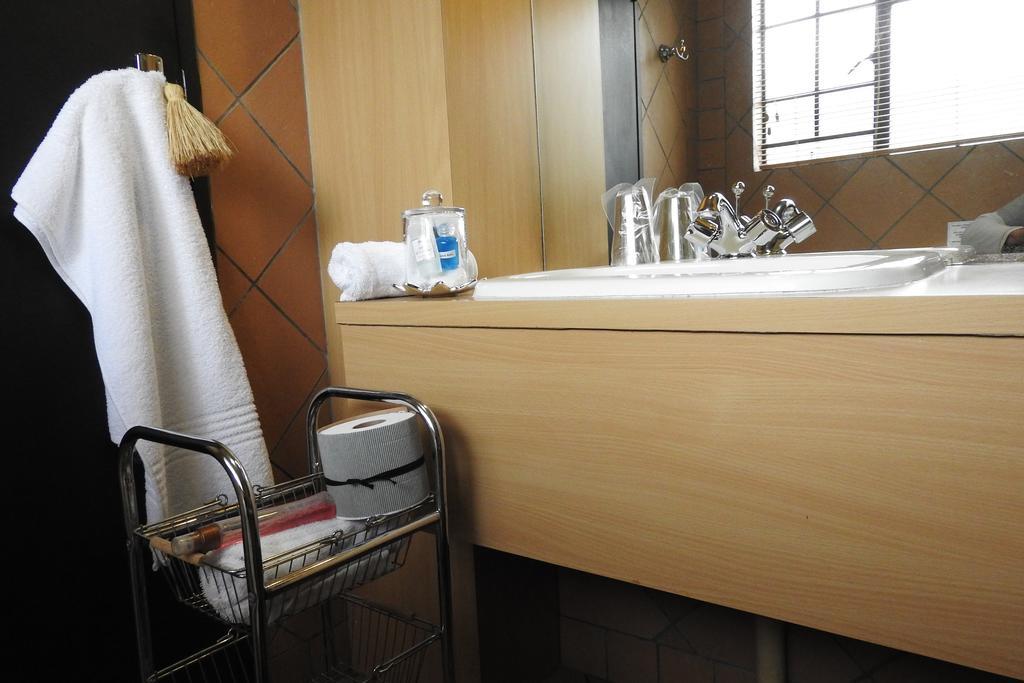 Willow Place Guest House Midrand Eksteriør billede
